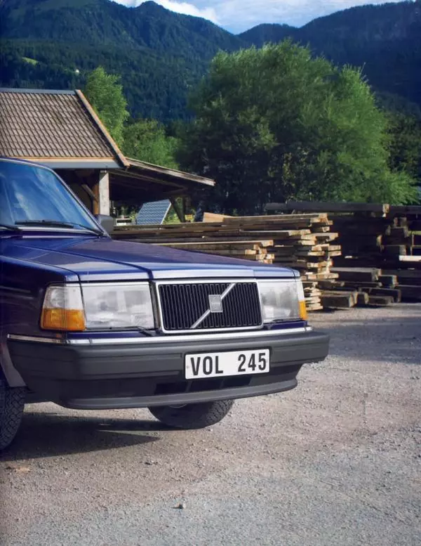  журнал Полицейские машины мира - Volvo 240. Полиция Стокгольма, Швеция - Страница № 9