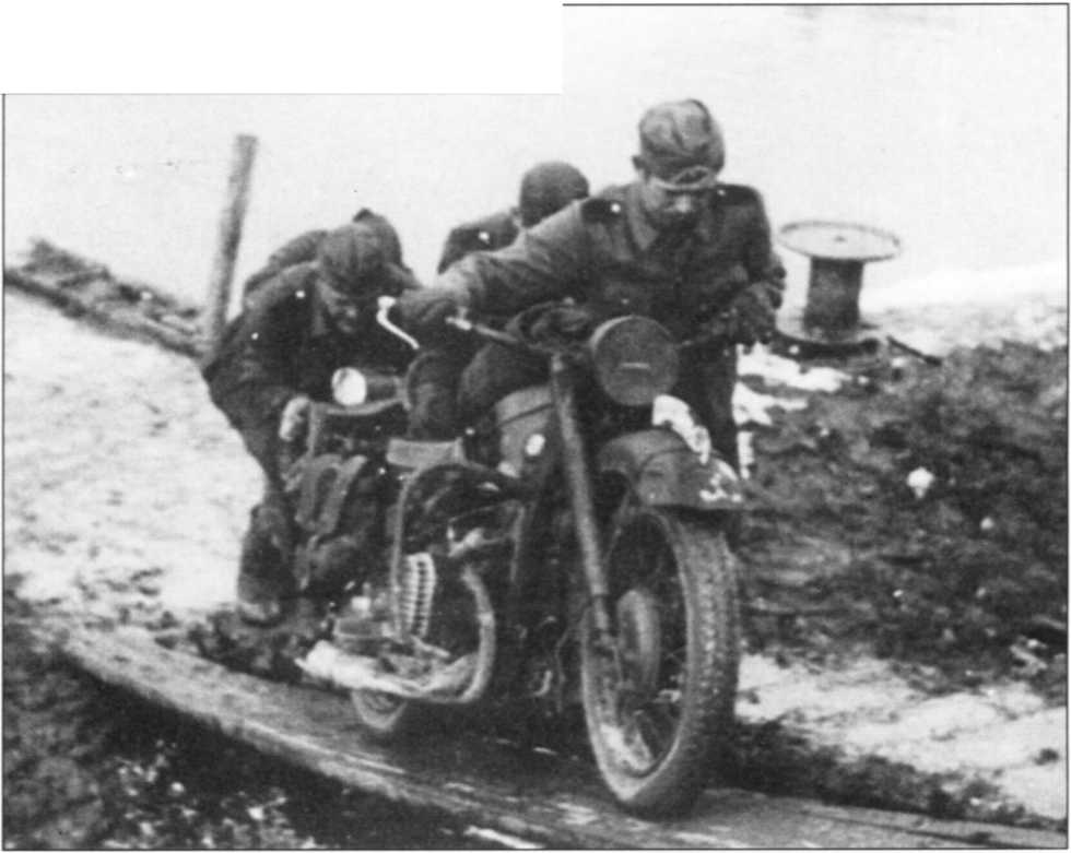 Мотоциклы Вермахта. Военное фото. Иллюстрация 48