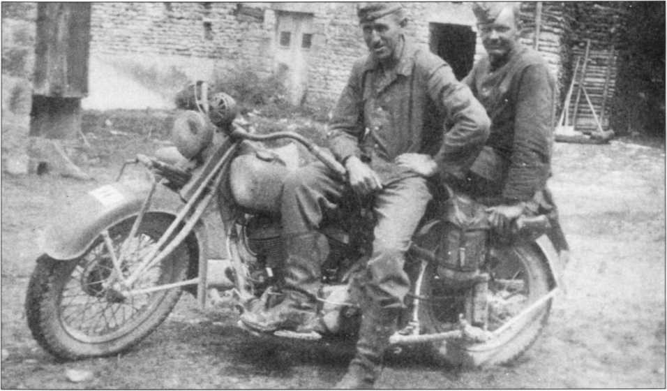 Мотоциклы Вермахта. Военное фото. Иллюстрация 93