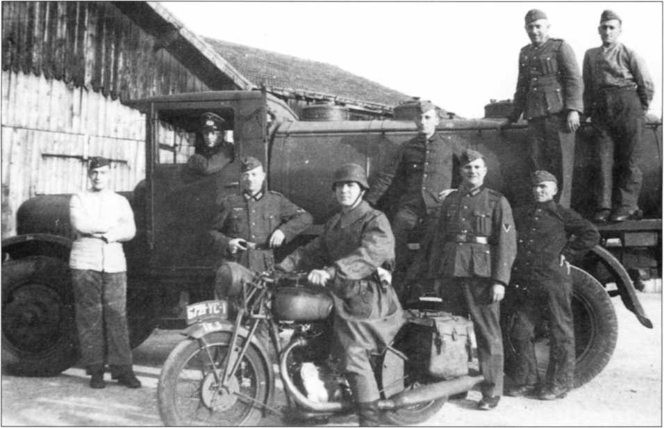 Мотоциклы Вермахта. Военное фото. Иллюстрация 94