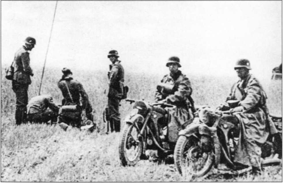 Мотоциклы Вермахта. Военное фото. Иллюстрация 200
