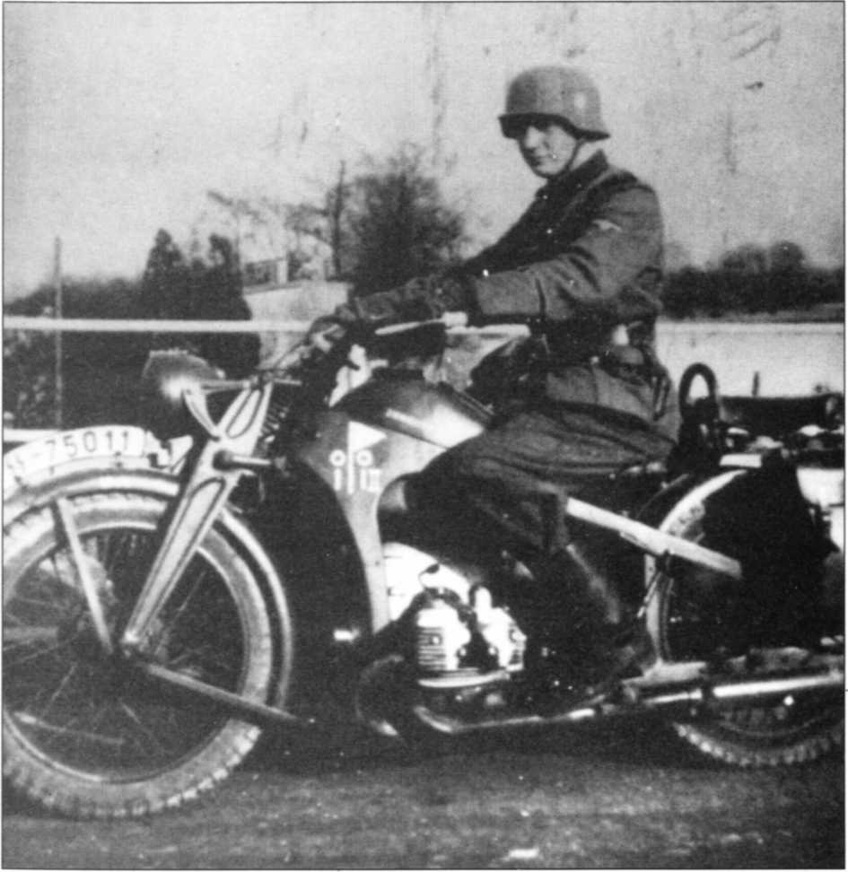 Мотоциклы Вермахта. Военное фото. Иллюстрация 5