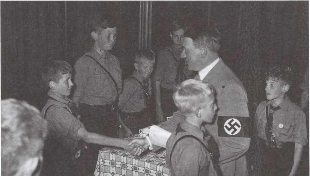 В тени свастики. Жизнь в Германии при нацистах 1933-1945. Джон Макдональд. Иллюстрация 46